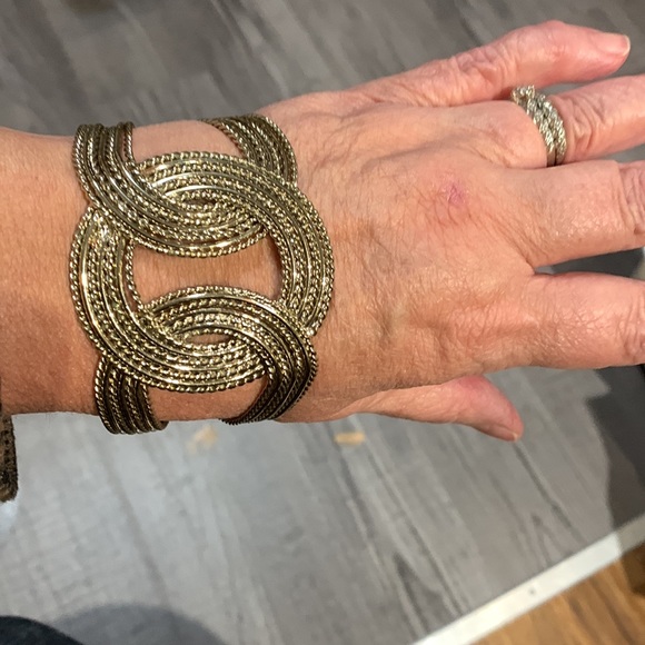 Unique bracelet statement piece - Picture 2 of 5